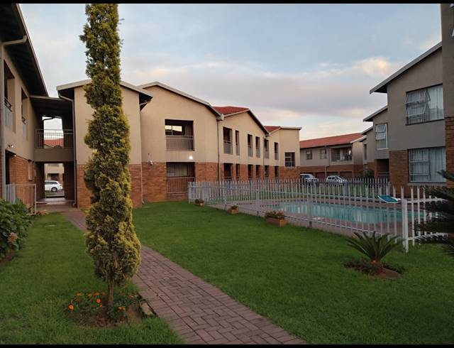 2 BEDROOM FLAT FOR SALE IN VANDERBIJLPARK CE 3